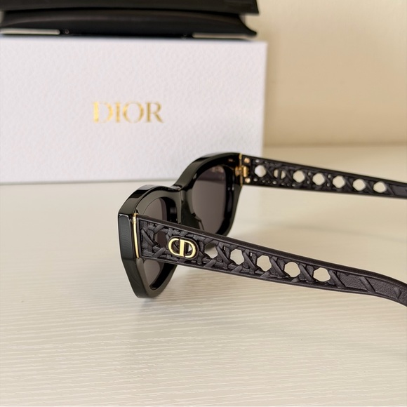 New! Dior Elegant Black Sunglasses, VeryDior S2I 10A0, Authentic - Picture 4 of 10